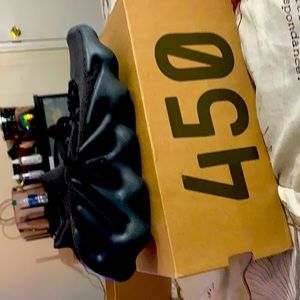 Never worn before brand new YEEZY 450